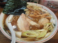 「王様中華そば（１．５玉）　＋味玉：サービス」@らあめん 寸八 総本店の写真