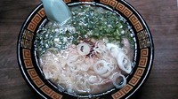 「天然とんこつラーメン + 追加ネギ」@一蘭 原宿店の写真