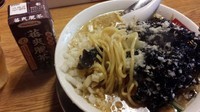 「もやしラーメン岩のり+玉ねぎ（+280円）中脂1030円」@らーめん 滋魂の写真