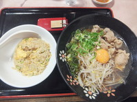 「徳島風ラーメンＡセット871円」@餃子の王将 四条大宮店の写真