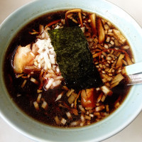 「ラーメンセット（ラーメン➕チャーシュー丼➕餃子3個）９８０円」@ラーメンつち家の写真