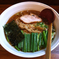 「小ねぎらーめん(正油)+大盛」@麺や 八雲の写真