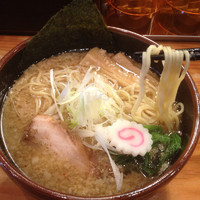 「醤油ラーメン」@らぁ麺屋 つなぎの写真