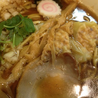 「イカと煮干の黒いそば」@おおぜき中華そば店の写真