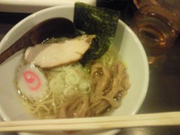 「比内地鶏塩らーめん￥500」@日の出らーめん 横浜桜木町本店の写真