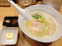 「鶏白湯SOBA（並）　＋ガーリックバター」@銀座 篝の写真