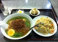 「台湾ラーメン＋半チャーハン　650円」@中国料理 金来の写真
