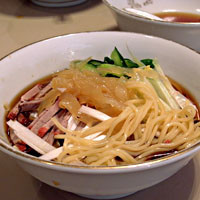 「並　冷しソバ945円」@清風楼の写真