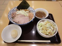 「油そば + 燻たま + チャーシュー丼」@兎に角 another leafの写真