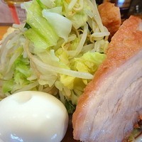 「小ラーメン（巨乳化）ヤサイニンニク+味玉」@豚星。の写真