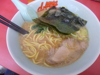 「味噌ラーメン（590円）」@ラーメン山岡家 ひたちなか店の写真
