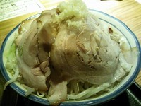 「チャーシュー二郎　：野菜増し・ニンニクあり」@豚のさんぽ 大町駅前店の写真