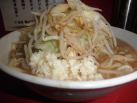 「ラーメン＋野菜・ニンニク・カラメ　「650円＋無料」」@豚ラーメン 蕨店の写真