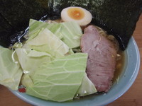 「ラーメン中盛(800円)(硬め)海苔(50円)玉子(50円)」@吉田家 本店の写真