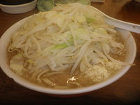 「普通盛・小（７００円）野菜・ニンニク」@ラーメン二郎 品川店の写真