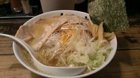 「肉盛豚骨醤油　大盛り」@えるびす 東口店の写真