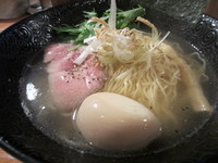 「白醤油らーめん」@麺屋 鯱の写真