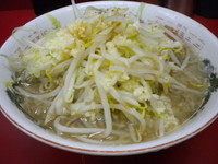 「小ラーメン700円（麺少なめ、ヤサイ・ニンニク・カラメ）」@ラーメン二郎 京急川崎店の写真