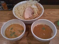 「二色つけ麺、特盛」@神保町 可以の写真