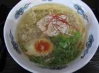 「軍鶏塩らぁめん（７５０円）」@龍のひげの写真