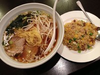 「半炒飯＋ラーメン」@中華料理 安宴の写真