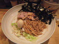 「特製まぜそば　880円　（黒麺）」@武蔵野 虎貴庵の写真