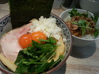 「濃厚たまごのまぜそば 大盛り＋蛤丼」@中華そば 四つ葉の写真