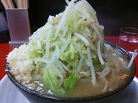 「小ラーメン（２００ｇ）野菜少な目、ニンニク有り　６８０円」@豚男 -BUTAMEN-の写真