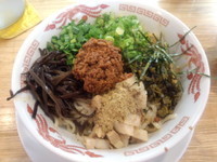 「煮干台湾まぜそば（大盛）+ライス+キムチ」@二代目 白神の写真