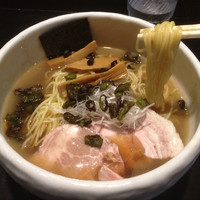 「限定20食、冷やし煮干そば（スペシャリテ）」@俺の空 新宿店の写真