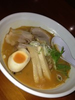 「辛味噌ラーメン (小辛)」@爆じゅう餃子 餃点の写真