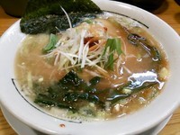「あっさり白ラーメン630円＋（替え玉サービス）」@一本槍の写真