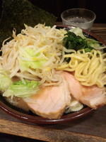 「キャベツともやしラーメン800円」@神田ラーメン わいず 神田本店の写真