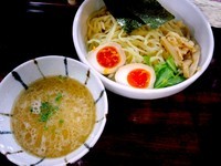 「味玉入り鶏骨醤油つけそば中盛880円」@濃厚鶏そば 麺屋武一 秋葉原店の写真