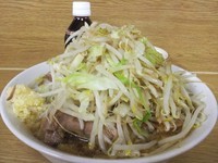 「ラーメン豚入り ￥800 ニンニク カラメ 生玉子 ￥50」@ラーメン二郎 栃木街道店の写真