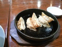 「鉄鍋餃子」@二代目 五山 新堀川店の写真