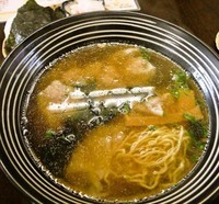 「ワンタン麺＋おにぎり(600円＋120円)」@黄遊の写真