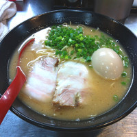 「らーめん+味付玉子+替玉」@博多糟屋ラーメン あかつきの写真