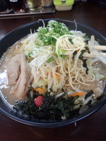 「平九郎ラーメン600円＋茹で野菜150円＋替え玉100円」@平九郎Rの写真