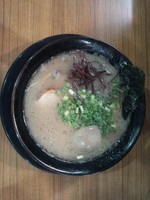 「ラーメン(バリカタ)＋タマゴ」@博多長浜らーめん ぼたんの写真