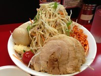 「豚冷やし中華 850円 味玉100円 生たまご50円全増し」@千里眼の写真