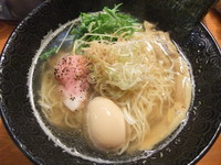 「白醤油らーめん（800円）」@麺屋 鯱の写真