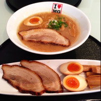 「豚骨醤油(全部のせ)」@まるぎん商店の写真