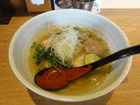 「鶏塩ラーメン」@龍旗信 大阪津久野店の写真