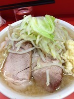 「小ラーメン　650円　ヤサイ少なめ　ニンニク」@ラーメン二郎 神田神保町店の写真