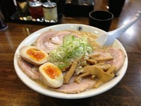 「味噌チャーシュー麺中盛＋味玉」@こってりらーめん 誉の写真