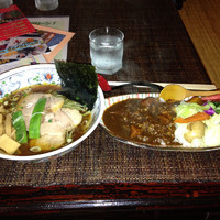 「クロレララーメン700円、ミニカレー400円」@居處 小宮山の写真