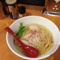 「香彩鶏だしラーメン+玉子」@麺屋 翔 西新宿本店の写真