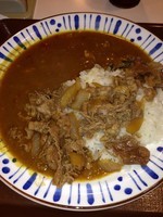 「スパイシーチキンカレー牛あいがけ　４８０円」@すき家 六角橋店の写真