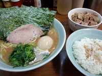 「味玉ラーメン＋海苔増し＋キャベチャー＋無料ライス」@横浜ラーメン 武蔵家 成増店の写真